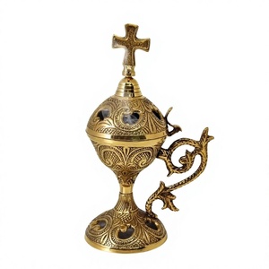 Brûleur d'encens en laiton artisanal gravé sur mesure, avec croix en haut, articles cadeaux religieux, diffuseur d'arômes et encensoir écologiques - Product Image 1