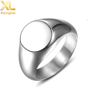 Bague rétro en acier inoxydable 316, de haute qualité, ton argenté, gravée, avec logo personnalisé, bijoux sur mesure - Product Image 1