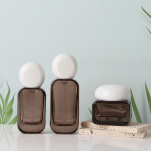 Ensemble d'emballages personnalisés de flacons en verre cosmétique <span class=keywords><strong>translucide</strong></span> noir de 1 oz, 2 oz, 4 oz pour crème, lotion, spray et pots de crème pour le visage avec bouchon doré - Product Image 4