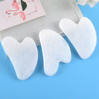 Outil de massage facial Gua Sha en jade blanc, personnalisé avec logo OEM, en forme de cœur, en cristal naturel, pour le visage, vente en gros
