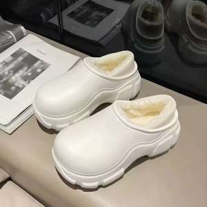 Zapatillas de invierno para mujer con suela gruesa, doble capa de felpa, cálidas, para exteriores, con decoración de cuentas, colores mixtos, estilo mule. - Product Image 2