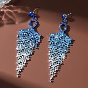 Pendientes de Borla con Diseño de Mariposa, Estilo Geométrico Femenino, de Lujo y Alta Gama, Chapados en Oro con Circonita y Cobre, Venta al por Mayor - Product Image 2