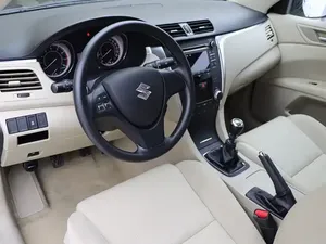 Voiture d'occasion Suzuki Kizashi <span class=keywords><strong>2011</strong></span> 2012 2013 Modèle 1.3L Automatique Confort Édition Conduite à Gauche Sièges Électriques Essence - Product Image 2