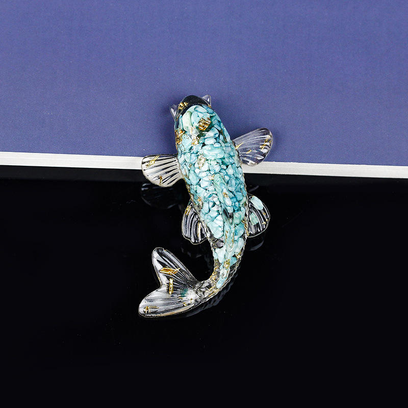 มีสีเขียวขุ่น