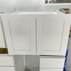خزانة مطبخ ذات إطار أبيض مؤطر بمعايير أمريكية من طراز - Product Image 5