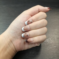Ongles courts carrés à pointe française cerise personnalisés, service OEM/ODM, prise en charge de la marque privée.