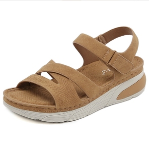 Sandales décontractées d'été pour <span class=keywords><strong>femme</strong></span> à plateforme compensée, bout ouvert, avec logo personnalisé, sangle en X, en daim texturé mixte, fermeture Velcro, couleur beige, motif géométrique - Product Image 1