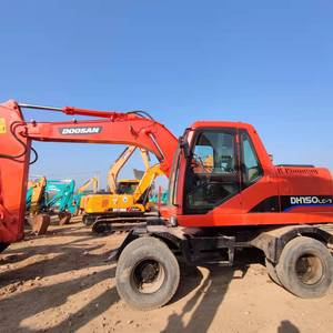 Excavatrice sur roues Doosan DH150W-7 avec godet de terrassement, couleur rouge, équipement d'occasion - Product Image 2