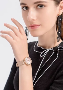 <span class=keywords><strong>Montre</strong></span> pour femme <span class=keywords><strong>en</strong></span> <span class=keywords><strong>or</strong></span> rose, luxe, cadran <span class=keywords><strong>en</strong></span> nacre rose, bracelet <span class=keywords><strong>en</strong></span> cuir blanc, <span class=keywords><strong>montre</strong></span>-bracelet à quartz ronde avec diamants pour femmes - Product Image 3