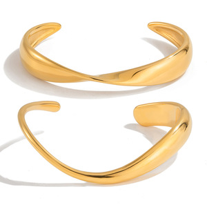 Pulsera Minimalista de Acero Inoxidable con Baño de Oro de 18K, Diseño Trenzado Irregular, Unisex, para Uso Diario - Product Image 5