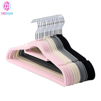 Cintre triangulaire en velours de luxe, durable et peu encombrant, pour vêtements, livraison rapide