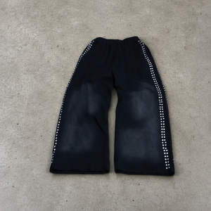 Pantalon de survêtement noir pour homme, coupe large, taille élastique, logo personnalisé imprimé, strass latéraux, style streetwear - Product Image 3
