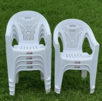 Chaises de jardin en plastique personnalisées à prix d'usine, chaises de camping en plastique blanc pour les fêtes, chaises empilables avec accoudoirs