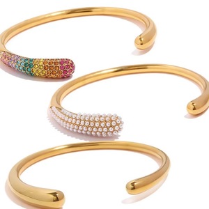 Bracelet ouvert bohème multicolore pavé de CZ et de perles |   Acier inoxydable plaqué or 18K PVD |   Imperméable, hypoallergénique et inaltérable - Product Image 1