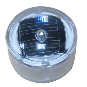 Borne lumineuse solaire LED étanche IP68 pour routes, en plastique, pour décoration paysagère, utilisation souterraine, réflecteur prismatique haute intensité - Product Image 1