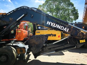 Excavadora de Ruedas Usada Hyundai de 21 Toneladas, Modelo 210w-9 210w-7 2022, Motor Cummins, Accesorios Personalizados de Alta Calidad para Trabajos en Carreteras - Product Image 6