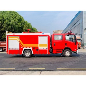 Camión de Bomberos Pequeño ISUZU ELF 4x2, 4000L de Agua y Espuma, Equipo de Rescate y Extinción de Incendios, Camión Especial - Product Image 1