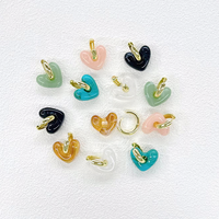 CH-LAE0908 Jolies petites boucles d'oreilles en forme de cœur, plaquées or, en cuivre, avec cœurs en acrylique colorés, bijoux pour femmes, vente en gros