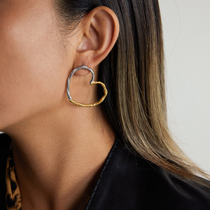 Pendientes de Aro en Forma de Corazón, Oro de 18K, Acero Inoxidable, Dos Tonos, Martillados, para Uso Diario - Product Image 3