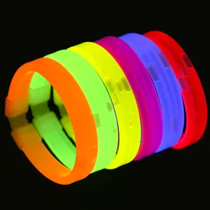 Werbe individuelles logo druck verschiedene farbe neon triple armband 8 zoll glow stick armband für Weihnachten Halloween konzerte