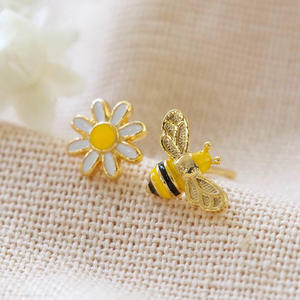 Pendientes de Oro E2915 con Diseño de Abeja y Flor, Chapados en Oro, Diseño de Insecto Bonito, Unisex, para Uso Diario, Joyería Fina - Product Image 4