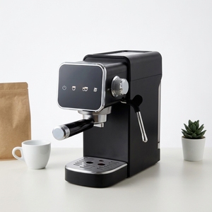 <span class=keywords><strong>Machine</strong></span> <span class=keywords><strong>à</strong></span> expresso semi-automatique <span class=keywords><strong>à</strong></span> écran tactile noir mat, 15 bars de pression, cafetière italienne avec indicateur de couleur, mousseur <span class=keywords><strong>à</strong></span> lait - Product Image 1