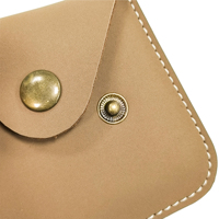Portefeuille en cuir vintage pour homme BEARKY avec fermeture à bouton RFID, porte-cartes en métal et compatibilité avec les cartes de crédit