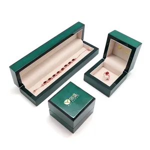 صندوق مجوهرات قلادة مطبوع بالخشب مخصص من One Top صندوق مجوهرات بشعار مخصص
