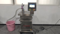 Machine de remplissage semi-automatique à pompe à engrenages avec écran tactile HMI, remplisseur de liquides haute précision à servomoteur pour cosmétiques et soins de la peau