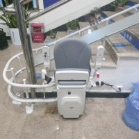 Montascale Curvo Personalizzato per Scale a Chiocciola |   Sedile in Pelle |   Piastra Antiscivolo |   Villa Moderna