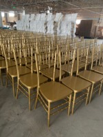 Chaises Chiavari en résine dorées empilables pour hôtels, banquets, événements et mariages – Vente en gros à prix réduit