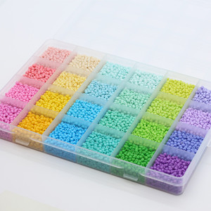 Caja de cuentas de vidrio de 24 colores con tijeras, cordón y cierres para suministros de fabricación de joyería DIY - Product Image 2