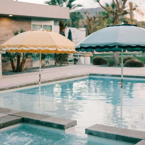Hete Verkoop Modern Hotel Outdoor Waterdichte Aluminium Parasols Met Houtnerf Coating Grote Maten Voor Zand Gebruik - Product Image 6
