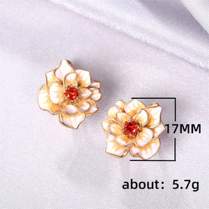 Orecchini a Perno con Fiori Delicati per Donne, Design Floreale Fresco, Gioielli Minimalisti di Moda - Product Image 5