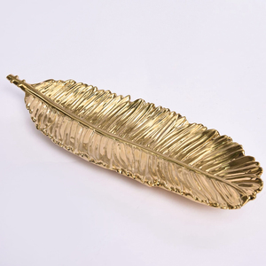 Plat <span class=keywords><strong>de</strong></span> service <span class=keywords><strong>de</strong></span> dîner fait à la main plat en grès <span class=keywords><strong>de</strong></span> luxe, feuilles <span class=keywords><strong>de</strong></span> banane dorées plateaux <span class=keywords><strong>de</strong></span> service décoratifs - Product Image 5
