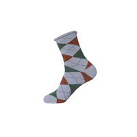 À la mode personnalisé mi-mollet femmes Polyester coton tricoté Argyle motif décontracté coupe ample chaussettes d'hiver-Vente en gros