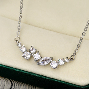 Collar con Colgante Micro Pavimentado para Mujer, Joyería Sencilla y Moderna - Product Image 4