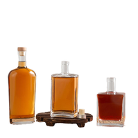 Bouteilles diffuseurs carrées personnalisées en verre super flint 500ml/750ml pour whisky, rhum, gin, avec bouchon en liège et impression sur surface transparente