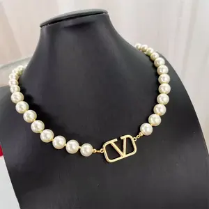 Joyería de diseñador de alta calidad Color oro moda encantos letra V collar de lujo marcas famosas mujeres señoras collar