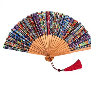 Éventail en bambou personnalisé, options de gravure sur mesure, fabrication artisanale, design traditionnel, cadeaux de mariage, cadeaux de fête - Product Image 1