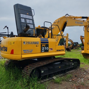 En stock, excavatrice sur chenilles Komatsu PC210LC d'occasion, engin de construction de taille moyenne - Product Image 3