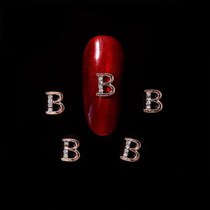 Tachuelas de <span class=keywords><strong>uñas</strong></span> con letras más nuevas al por mayor letras mayúsculas 3D y calcomanías de <span class=keywords><strong>uñas</strong></span> de cristal de diamantes de imitación <span class=keywords><strong>para</strong></span> mujeres niñas arte de <span class=keywords><strong>uñas</strong></span> DIY - Product Image 6