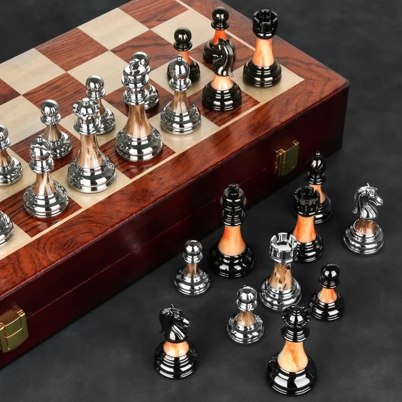 Jeu d'échecs en bois Offre Spéciale pièces d'échecs en métal haut de gamme en gros jeu d'échecs pliant personnalisé plateau