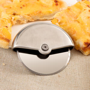Roues à découper la pizza à conception sécurisée avec protections de lame pour une utilisation conviviale par les enfants, aide pratique pour la cuisine et la pâtisserie - Product Image 5