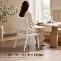 Chaise Tuck Line en lait de riz, dossier à points de couture et assise en mousse sur pieds fins pour coin traiteur, salle de dégustation et hall d'accueil
