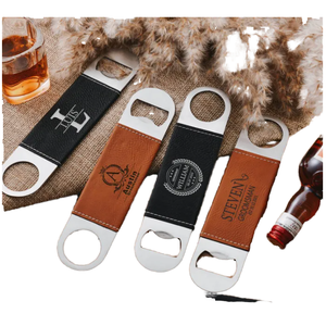 Ensemble de porte-clés ouvre-bouteille en cuir personnalisé avec nom et monogramme gravés pour cadeau - Product Image 1