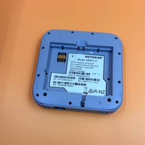 Router Móvil 5G WiFi 6 para Exteriores MR6110-111AUS-Nighthawk M6 Usado y Desbloqueado con 2 Antenas Externas - Nueva Generación - Product Image 2