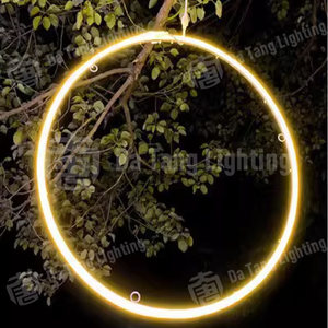 Décoration lumineuse suspendue pour arbre de Noël extérieur, idéale pour les parcs, les jardins, les paysages et les projets commerciaux de fêtes. - Product Image 2