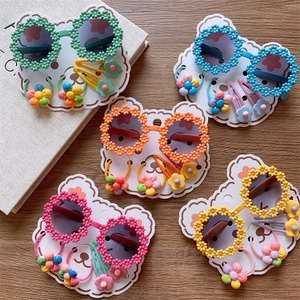 Nouvel Arrivage Cadeau Enfant : Lunettes de Soleil Motif <span class=keywords><strong>Fleur</strong></span> de Marguerite et Élastique à <span class=keywords><strong>Cheveux</strong></span> en Résine BB Pin - Product Image 4