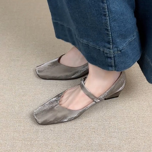 รองเท้าส้นสูงแฟชั่นเซ็กซี่สำหรับงานเลี้ยง ดีไซน์ส้นเหลี่ยม ปากตื้น หัวเหลี่ยม ประดับเลื่อม - Product Image 2